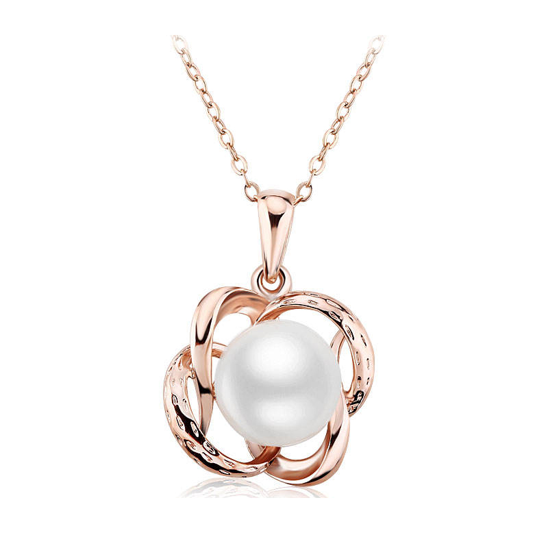 Small MOQ New arrival C Crystal & Fresh Pearl Gold Plated Pendant Necklace Beautiful Fashion Women Gift Jewelry manufacture