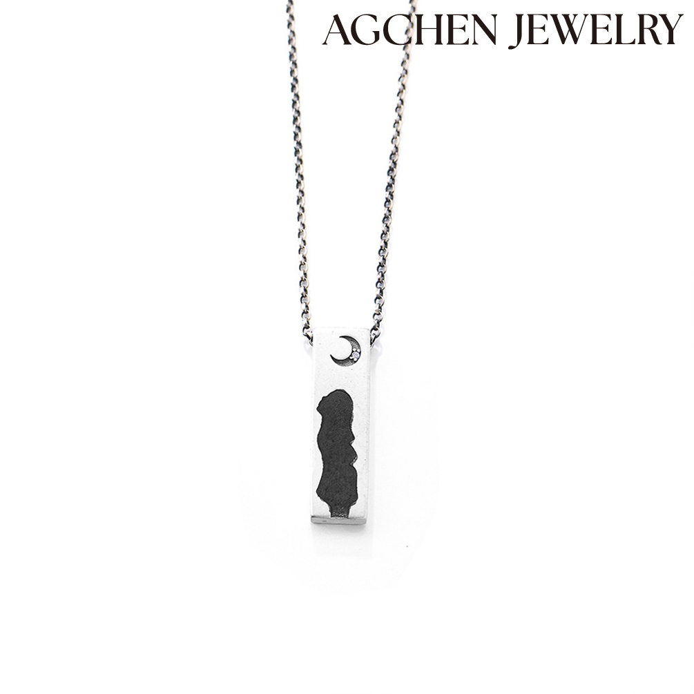 AGCHEN Europe and the United States Ins hot sale S925 Sterling Silver Necklace with a Boy and Girl Under the Moon Couple Pendant AGKN1937